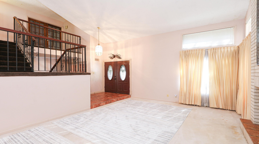 203 S Fenwick Dr, LAREDO, Texas 78041, 5 Bedrooms Bedrooms, 8 Rooms Rooms,3 BathroomsBathrooms,Residential,For Sale,203 S Fenwick Dr,20262795