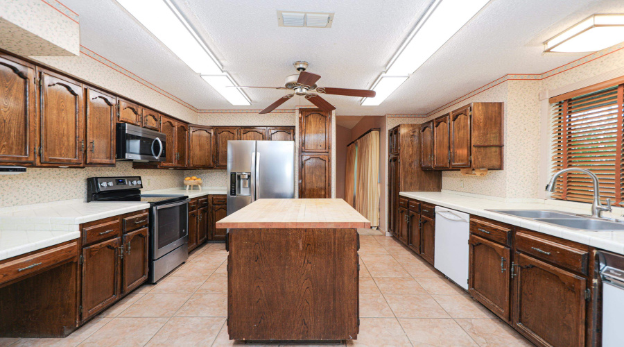 203 S Fenwick Dr, LAREDO, Texas 78041, 5 Bedrooms Bedrooms, 8 Rooms Rooms,3 BathroomsBathrooms,Residential,For Sale,203 S Fenwick Dr,20262795