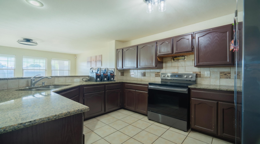402 Campanario Ln, Laredo, Texas 78046, 6 Bedrooms Bedrooms, 10 Rooms Rooms,2 BathroomsBathrooms,Residential,For Sale,402 Campanario Ln,20262796