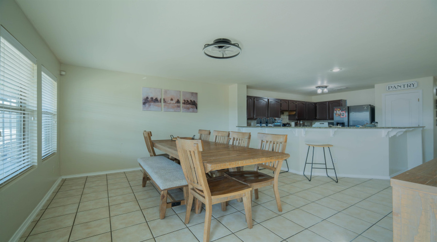 402 Campanario Ln, Laredo, Texas 78046, 6 Bedrooms Bedrooms, 10 Rooms Rooms,2 BathroomsBathrooms,Residential,For Sale,402 Campanario Ln,20262796
