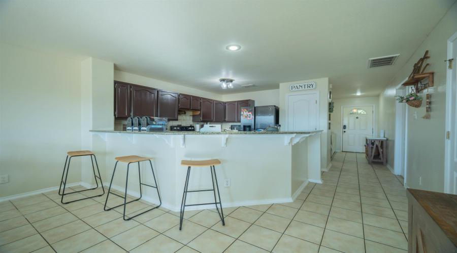 402 Campanario Ln, Laredo, Texas 78046, 6 Bedrooms Bedrooms, 10 Rooms Rooms,2 BathroomsBathrooms,Residential,For Sale,402 Campanario Ln,20262796
