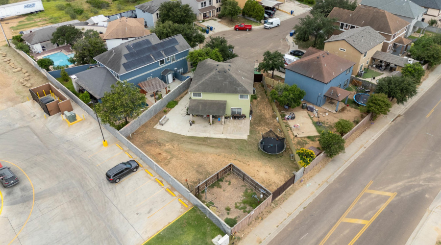 402 Campanario Ln, Laredo, Texas 78046, 6 Bedrooms Bedrooms, 10 Rooms Rooms,2 BathroomsBathrooms,Residential,For Sale,402 Campanario Ln,20262796