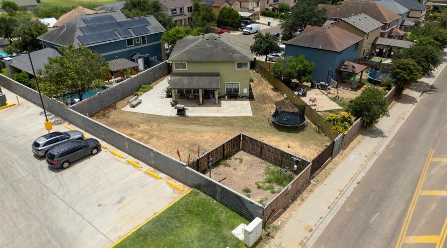 402 Campanario Ln, Laredo, Texas 78046, 6 Bedrooms Bedrooms, 10 Rooms Rooms,2 BathroomsBathrooms,Residential,For Sale,402 Campanario Ln,20262796