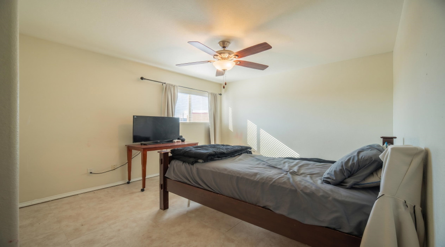 402 Campanario Ln, Laredo, Texas 78046, 6 Bedrooms Bedrooms, 10 Rooms Rooms,2 BathroomsBathrooms,Residential,For Sale,402 Campanario Ln,20262796