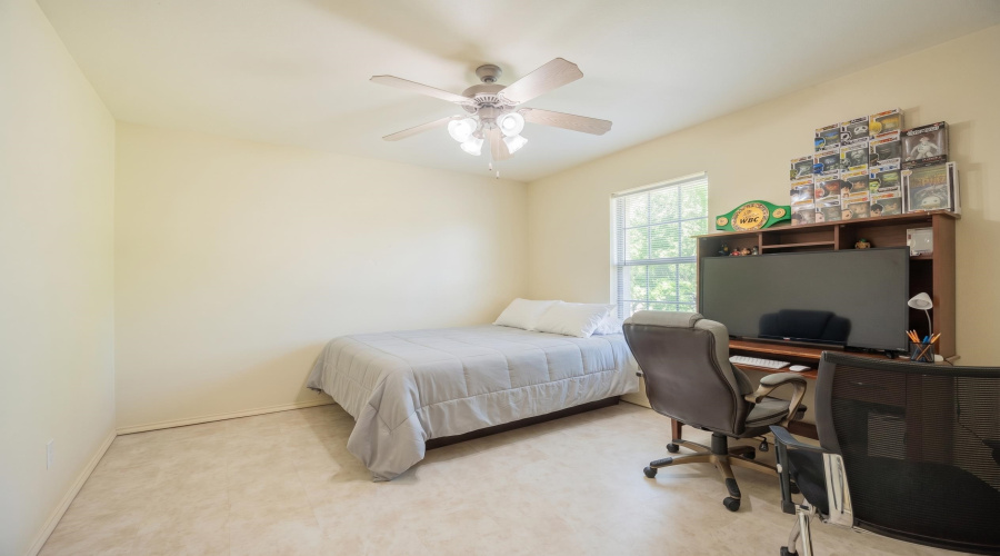 402 Campanario Ln, Laredo, Texas 78046, 6 Bedrooms Bedrooms, 10 Rooms Rooms,2 BathroomsBathrooms,Residential,For Sale,402 Campanario Ln,20262796
