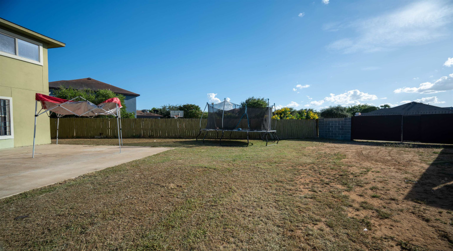 402 Campanario Ln, Laredo, Texas 78046, 6 Bedrooms Bedrooms, 10 Rooms Rooms,2 BathroomsBathrooms,Residential,For Sale,402 Campanario Ln,20262796