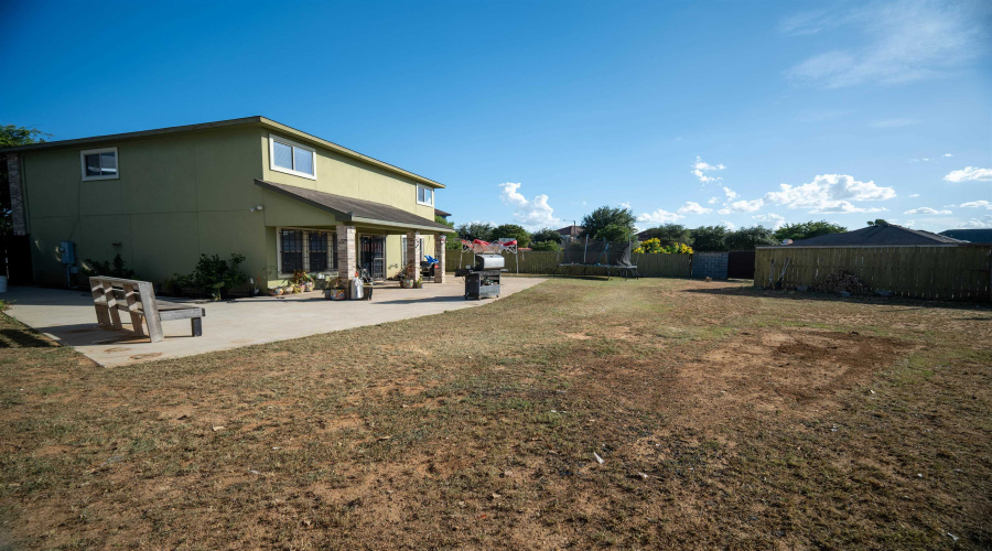 402 Campanario Ln, Laredo, Texas 78046, 6 Bedrooms Bedrooms, 10 Rooms Rooms,2 BathroomsBathrooms,Residential,For Sale,402 Campanario Ln,20262796