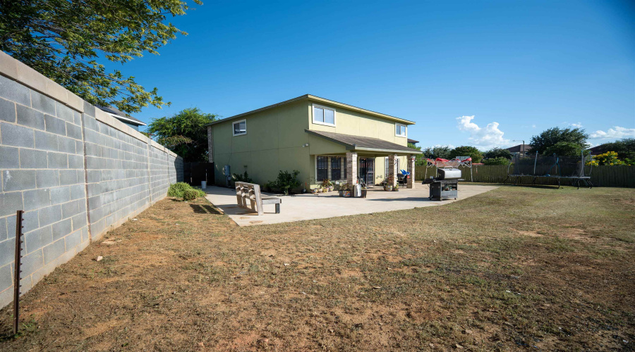 402 Campanario Ln, Laredo, Texas 78046, 6 Bedrooms Bedrooms, 10 Rooms Rooms,2 BathroomsBathrooms,Residential,For Sale,402 Campanario Ln,20262796