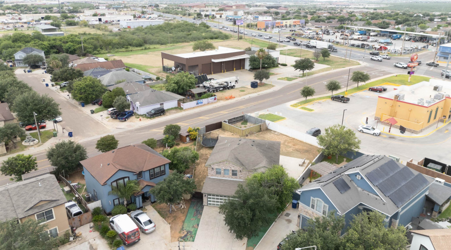 402 Campanario Ln, Laredo, Texas 78046, 6 Bedrooms Bedrooms, 10 Rooms Rooms,2 BathroomsBathrooms,Residential,For Sale,402 Campanario Ln,20262796