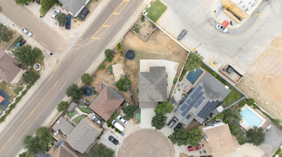 402 Campanario Ln, Laredo, Texas 78046, 6 Bedrooms Bedrooms, 10 Rooms Rooms,2 BathroomsBathrooms,Residential,For Sale,402 Campanario Ln,20262796