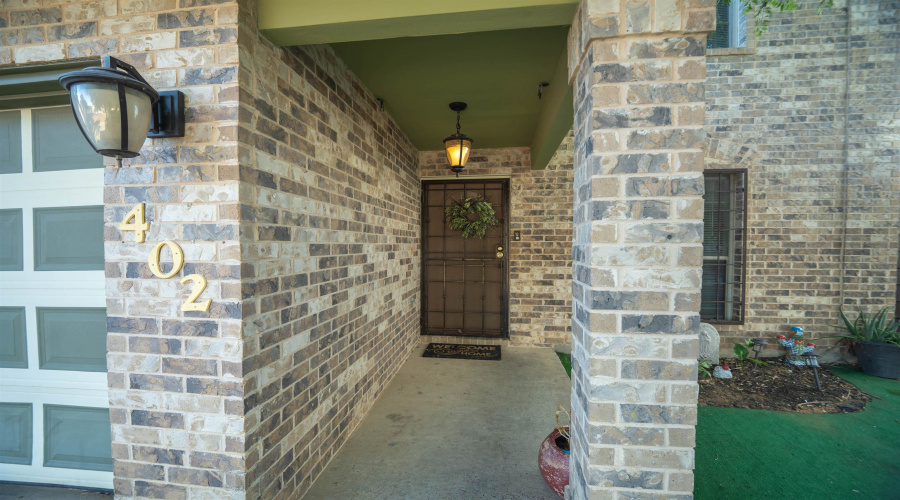 402 Campanario Ln, Laredo, Texas 78046, 6 Bedrooms Bedrooms, 10 Rooms Rooms,2 BathroomsBathrooms,Residential,For Sale,402 Campanario Ln,20262796