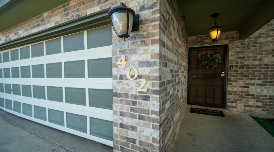 402 Campanario Ln, Laredo, Texas 78046, 6 Bedrooms Bedrooms, 10 Rooms Rooms,2 BathroomsBathrooms,Residential,For Sale,402 Campanario Ln,20262796