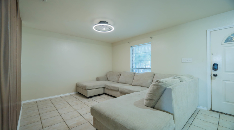 402 Campanario Ln, Laredo, Texas 78046, 6 Bedrooms Bedrooms, 10 Rooms Rooms,2 BathroomsBathrooms,Residential,For Sale,402 Campanario Ln,20262796