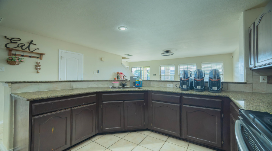 402 Campanario Ln, Laredo, Texas 78046, 6 Bedrooms Bedrooms, 10 Rooms Rooms,2 BathroomsBathrooms,Residential,For Sale,402 Campanario Ln,20262796