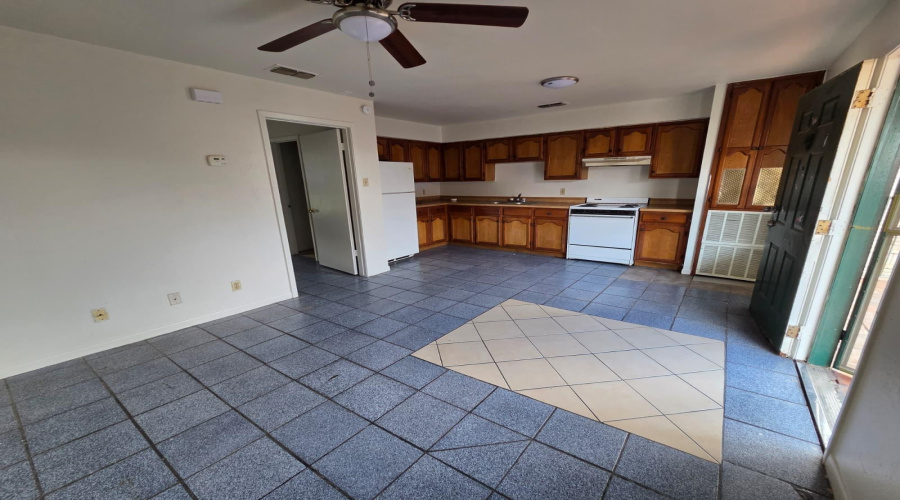 2704 Kearney St, Laredo, Texas 78043, 1 Bedroom Bedrooms, 3 Rooms Rooms,1 BathroomBathrooms,Residential,For Rent,2704 Kearney St,20262797