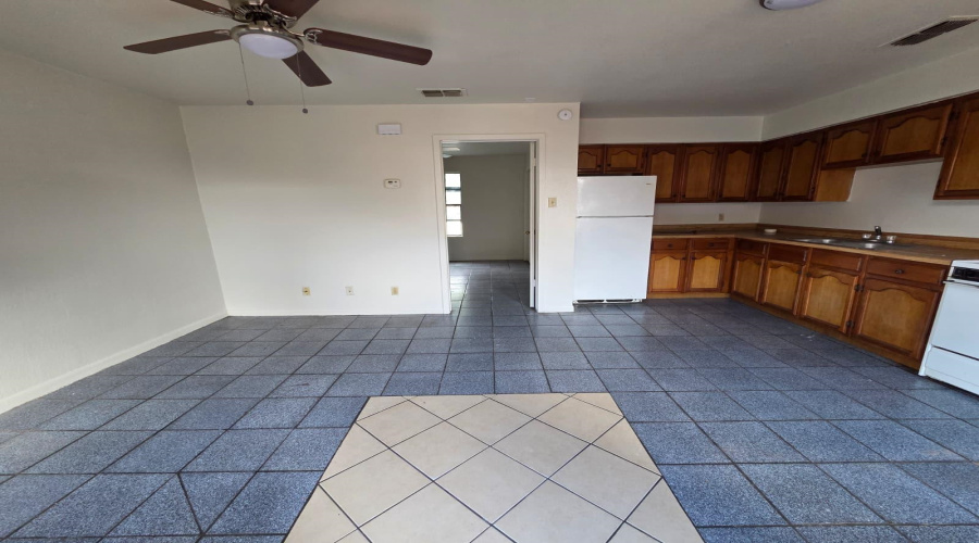 2704 Kearney St, Laredo, Texas 78043, 1 Bedroom Bedrooms, 3 Rooms Rooms,1 BathroomBathrooms,Residential,For Rent,2704 Kearney St,20262797