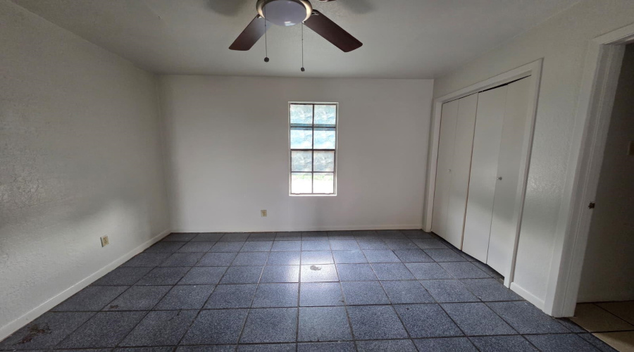 2704 Kearney St, Laredo, Texas 78043, 1 Bedroom Bedrooms, 3 Rooms Rooms,1 BathroomBathrooms,Residential,For Rent,2704 Kearney St,20262797