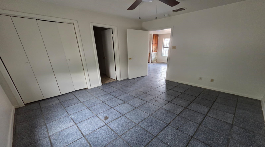 2704 Kearney St, Laredo, Texas 78043, 1 Bedroom Bedrooms, 3 Rooms Rooms,1 BathroomBathrooms,Residential,For Rent,2704 Kearney St,20262797