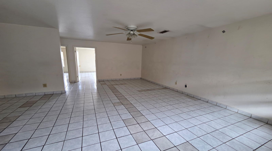 2704 Kearney St, Laredo, Texas 78043, 2 Bedrooms Bedrooms, 4 Rooms Rooms,1 BathroomBathrooms,Residential,For Sale,2704 Kearney St,20262798