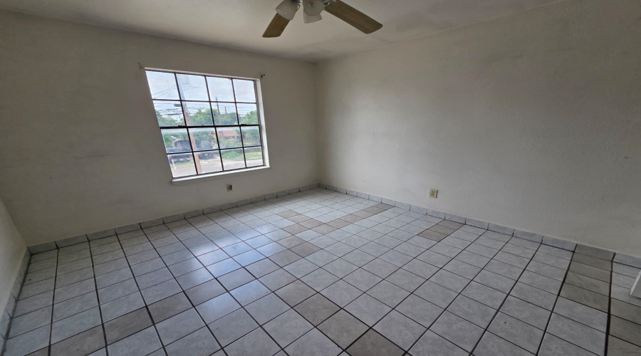 2704 Kearney St, Laredo, Texas 78043, 2 Bedrooms Bedrooms, 4 Rooms Rooms,1 BathroomBathrooms,Residential,For Sale,2704 Kearney St,20262798