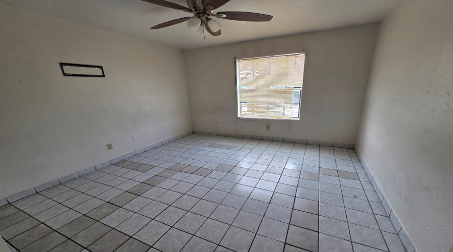 2704 Kearney St, Laredo, Texas 78043, 2 Bedrooms Bedrooms, 4 Rooms Rooms,1 BathroomBathrooms,Residential,For Sale,2704 Kearney St,20262798