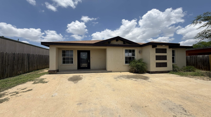 2906 Coventry Dr., Laredo, Texas 78046, 3 Bedrooms Bedrooms, 5 Rooms Rooms,2 BathroomsBathrooms,Residential,For Sale,2906 Coventry Dr.,20262799