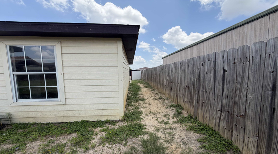 2906 Coventry Dr., Laredo, Texas 78046, 3 Bedrooms Bedrooms, 5 Rooms Rooms,2 BathroomsBathrooms,Residential,For Sale,2906 Coventry Dr.,20262799