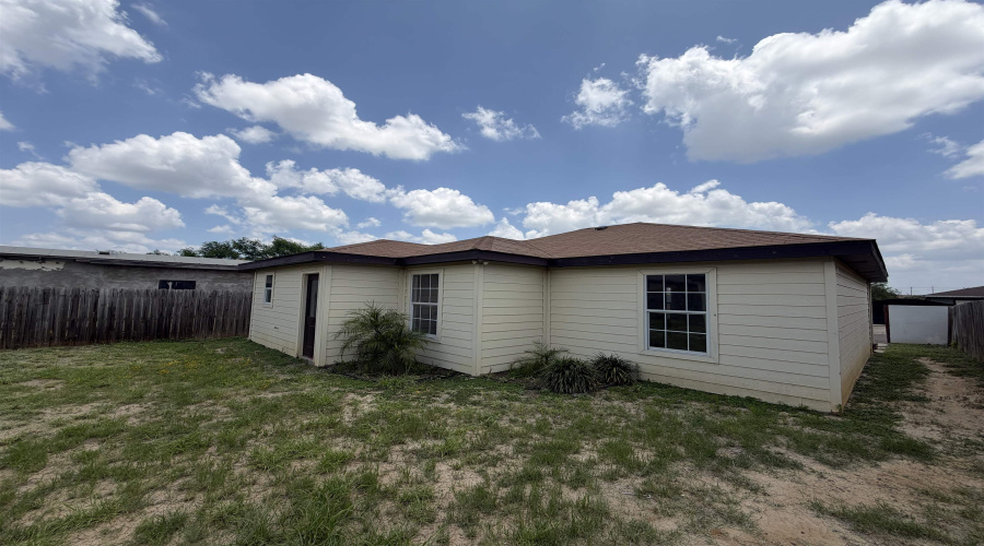 2906 Coventry Dr., Laredo, Texas 78046, 3 Bedrooms Bedrooms, 5 Rooms Rooms,2 BathroomsBathrooms,Residential,For Sale,2906 Coventry Dr.,20262799
