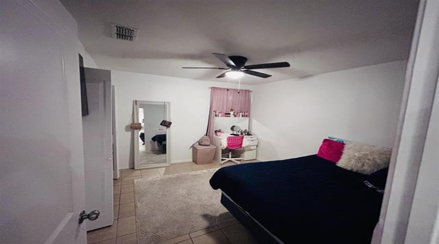 2201 Mango Rd., laredo, Texas 78046, 3 Bedrooms Bedrooms, 5 Rooms Rooms,2 BathroomsBathrooms,Residential,For Sale,2201 Mango Rd.,20262800