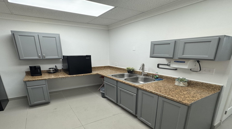 7128 Rosson Ln, Laredo, Texas 78041, 1 Room Rooms,1 BathroomBathrooms,Commercial retail/office,For Rent,7128 Rosson Ln,20262808