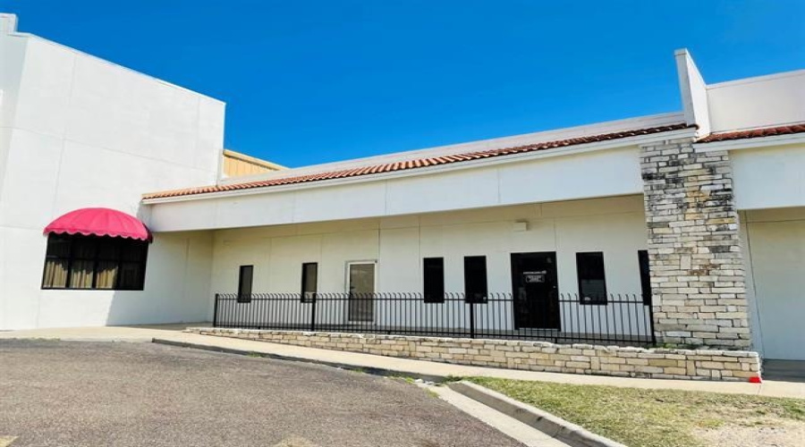 7128 Rosson Ln, Laredo, Texas 78041, 1 Room Rooms,1 BathroomBathrooms,Commercial retail/office,For Rent,7128 Rosson Ln,20262808