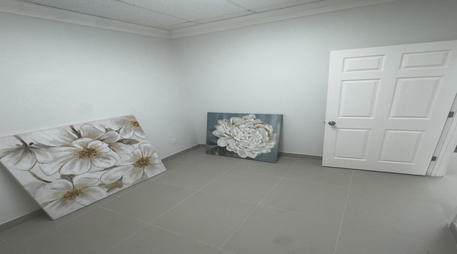 7128 Rosson Ln, Laredo, Texas 78041, 1 Room Rooms,1 BathroomBathrooms,Commercial retail/office,For Rent,7128 Rosson Ln,20262808