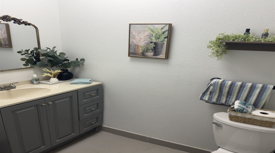 7128 Rosson Ln, Laredo, Texas 78041, 1 Room Rooms,1 BathroomBathrooms,Commercial retail/office,For Rent,7128 Rosson Ln,20262808