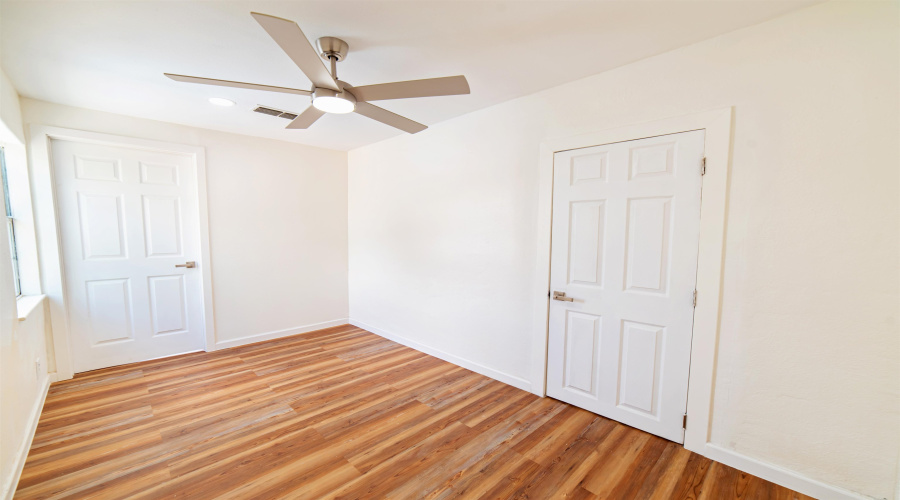 2218 Burnside St, Laredo, Texas 78040, ,Multi-family,For Sale,2218 Burnside St,20262809