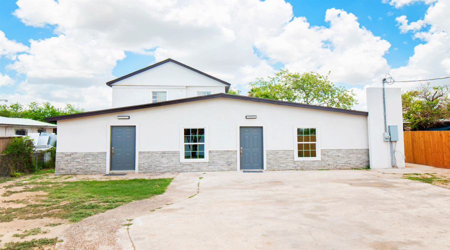 2218 Burnside St, Laredo, Texas 78040, ,Multi-family,For Sale,2218 Burnside St,20262809