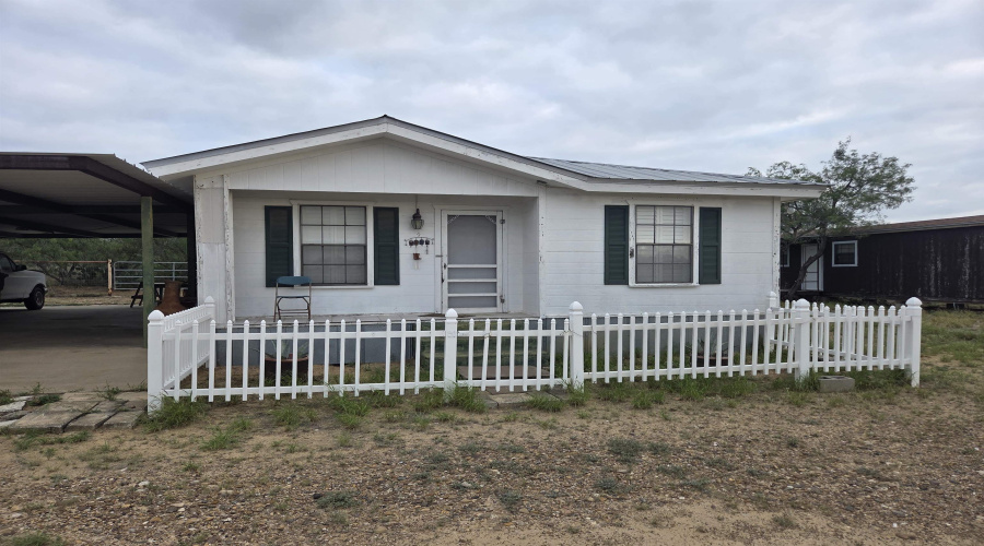 261 Pump Rd, ZAPATA, Texas 78076-0000, 2 Bedrooms Bedrooms, 4 Rooms Rooms,1 BathroomBathrooms,Residential,For Sale,261 Pump Rd,20262802