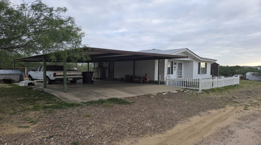 261 Pump Rd, ZAPATA, Texas 78076-0000, 2 Bedrooms Bedrooms, 4 Rooms Rooms,1 BathroomBathrooms,Residential,For Sale,261 Pump Rd,20262802