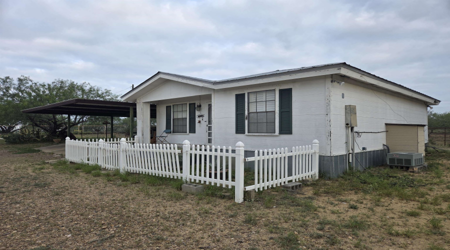 261 Pump Rd, ZAPATA, Texas 78076-0000, 2 Bedrooms Bedrooms, 4 Rooms Rooms,1 BathroomBathrooms,Residential,For Sale,261 Pump Rd,20262802