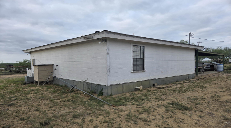 261 Pump Rd, ZAPATA, Texas 78076-0000, 2 Bedrooms Bedrooms, 4 Rooms Rooms,1 BathroomBathrooms,Residential,For Sale,261 Pump Rd,20262802