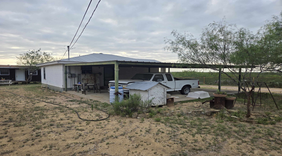 261 Pump Rd, ZAPATA, Texas 78076-0000, 2 Bedrooms Bedrooms, 4 Rooms Rooms,1 BathroomBathrooms,Residential,For Sale,261 Pump Rd,20262802