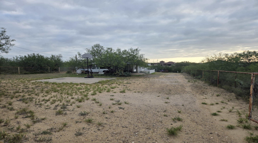 261 Pump Rd, ZAPATA, Texas 78076-0000, 2 Bedrooms Bedrooms, 4 Rooms Rooms,1 BathroomBathrooms,Residential,For Sale,261 Pump Rd,20262802