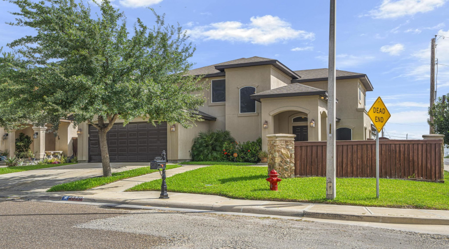 2320 Leo Reyes Ct, Laredo, Texas 78041, 3 Bedrooms Bedrooms, 7 Rooms Rooms,2 BathroomsBathrooms,Residential,For Sale,2320 Leo Reyes Ct,20262803