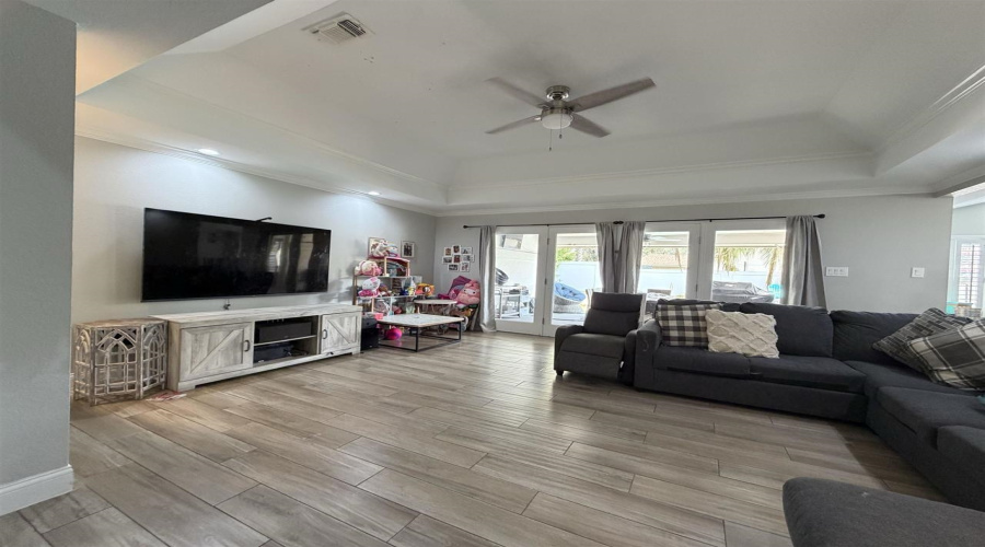 1422 Palmer Dr, Laredo, Texas 78045, 3 Bedrooms Bedrooms, 6 Rooms Rooms,2 BathroomsBathrooms,Residential,For Sale,1422 Palmer Dr,20262804