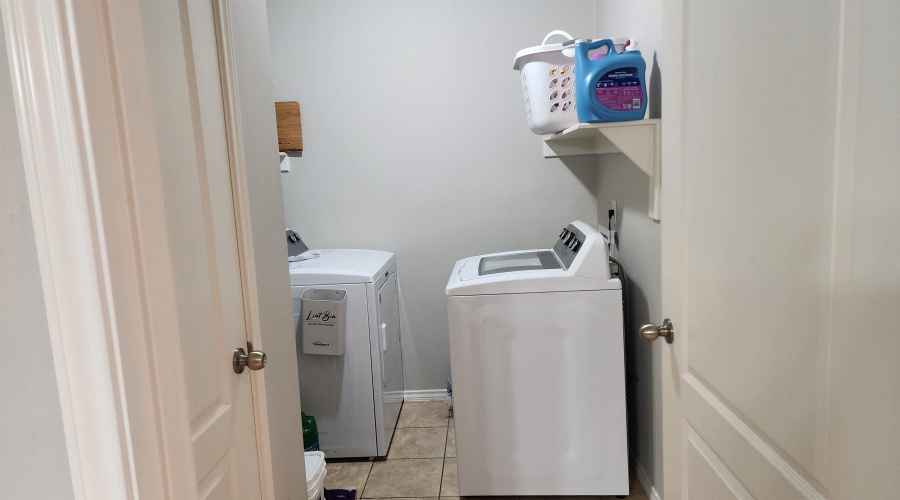 3821 Gregorio Lerma Dr, Laredo, Texas 78046, 4 Bedrooms Bedrooms, 6 Rooms Rooms,2 BathroomsBathrooms,Residential,For Sale,3821 Gregorio Lerma Dr,20262807
