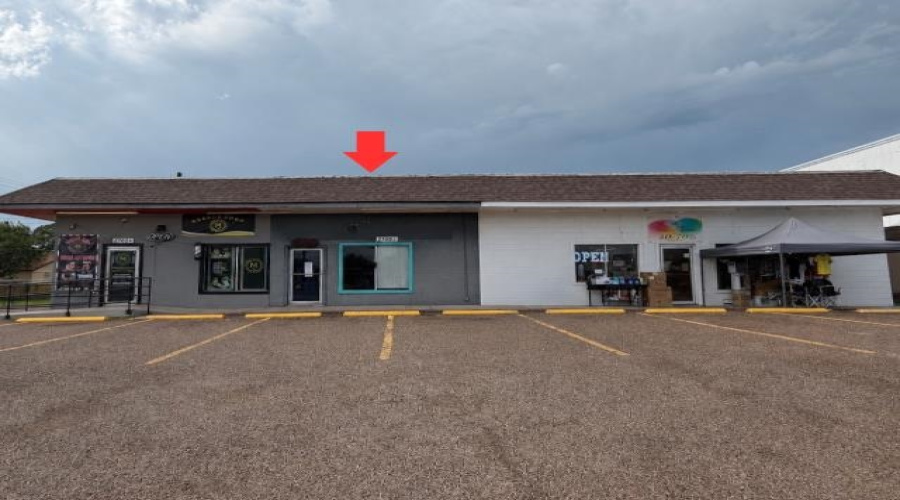 2702 Jaime Zapata Memorial Hwy, Laredo, Texas 78043, 1 Room Rooms,1 BathroomBathrooms,Commercial retail/office,For Rent,2702 Jaime Zapata Memorial Hwy,20262816