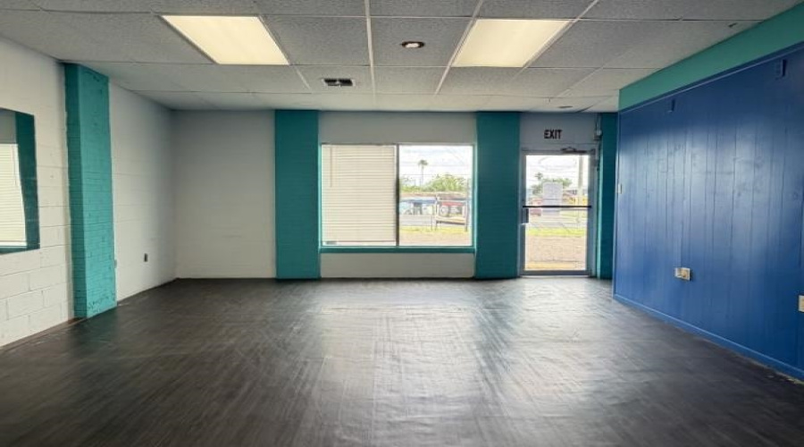 2702 Jaime Zapata Memorial Hwy, Laredo, Texas 78043, 1 Room Rooms,1 BathroomBathrooms,Commercial retail/office,For Rent,2702 Jaime Zapata Memorial Hwy,20262816