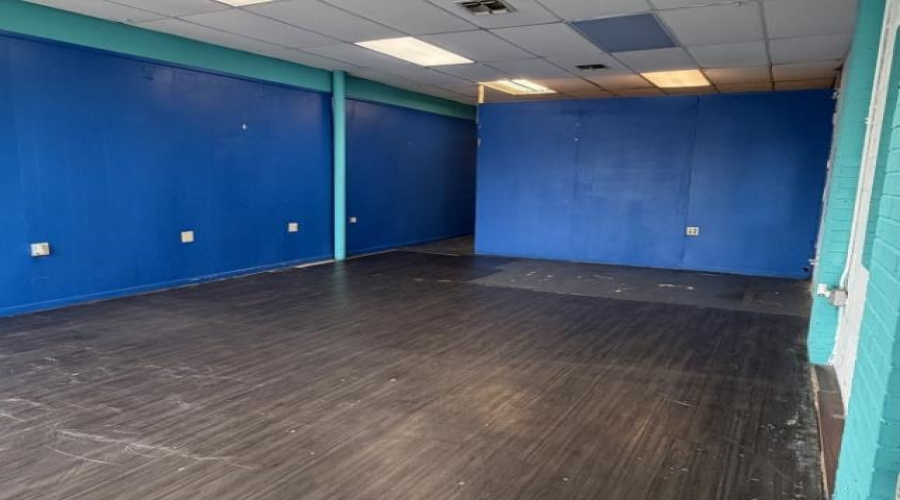 2702 Jaime Zapata Memorial Hwy, Laredo, Texas 78043, 1 Room Rooms,1 BathroomBathrooms,Commercial retail/office,For Rent,2702 Jaime Zapata Memorial Hwy,20262816