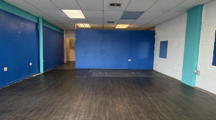 2702 Jaime Zapata Memorial Hwy, Laredo, Texas 78043, 1 Room Rooms,1 BathroomBathrooms,Commercial retail/office,For Rent,2702 Jaime Zapata Memorial Hwy,20262816