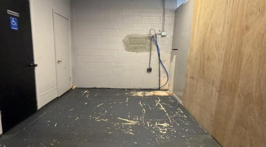 2702 Jaime Zapata Memorial Hwy, Laredo, Texas 78043, 1 Room Rooms,1 BathroomBathrooms,Commercial retail/office,For Rent,2702 Jaime Zapata Memorial Hwy,20262816