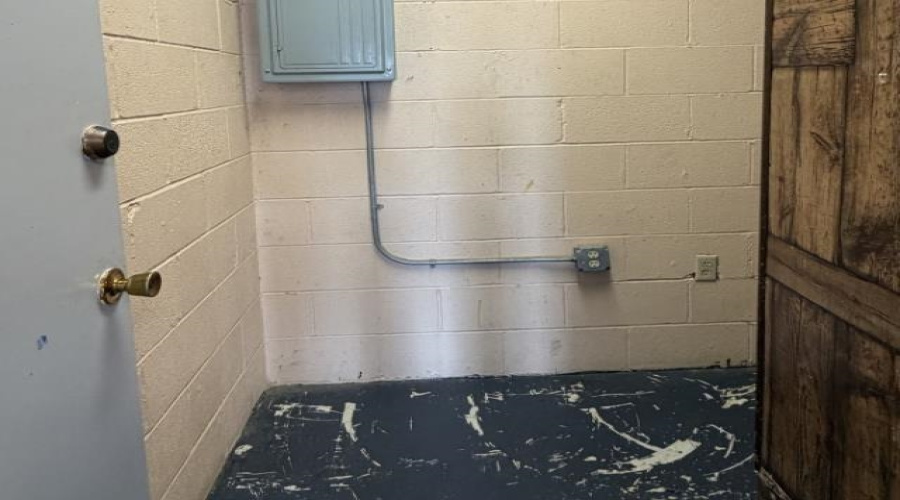 2702 Jaime Zapata Memorial Hwy, Laredo, Texas 78043, 1 Room Rooms,1 BathroomBathrooms,Commercial retail/office,For Rent,2702 Jaime Zapata Memorial Hwy,20262816